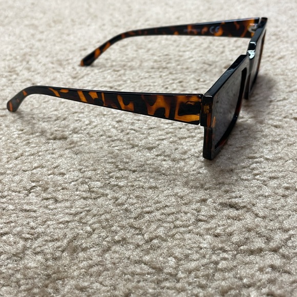 Sunglasses For Women Minimalist Classic Design Fashion UV400 Square Sun Glasses - Picture 4 of 7